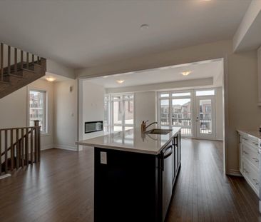 For Lease - 22 Griffith Street, Aurora, Ontario - Photo 2