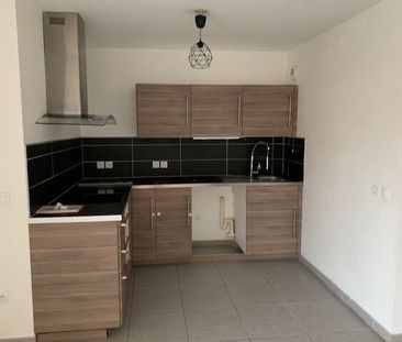 Appartement 3 pièces 70m2 MARSEILLE 10EME 992 euros - Photo 3