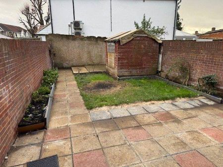 4 bedroom terraced house to rent - Photo 3