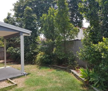 Spacious 3 bedroom 2 bathroom townhouse for rent! - Photo 5