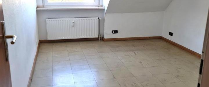 Schöne 4-Zimmer-Wohnung mit Garage in zentraler Lage - Foto 1