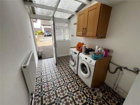 Maclins Close, South Molton, Devon, EX36 - Photo 3