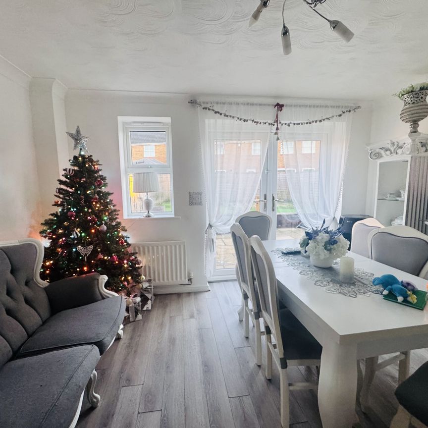 Coldbeck Drive, Bradford, Buttershaw - Photo 1