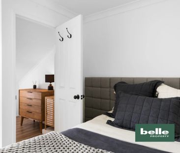 Stylish Top-Floor Apartment with Park Views - Photo 2