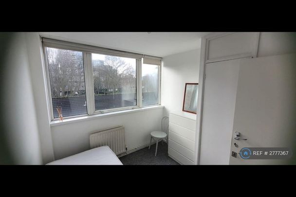 1 bedroom in a flat share to rent - Photo 1