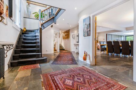 6 bedroom detached house to rent - Photo 2