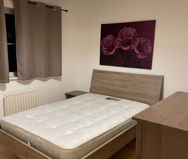 Room in a Shared House, Tavistock Grove, CR0 - Photo 4