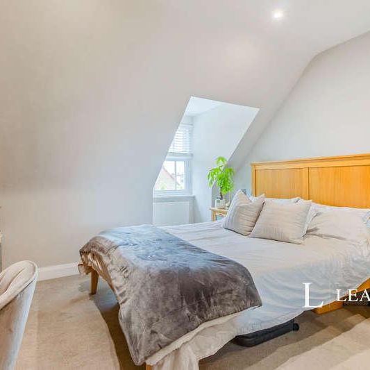 Howard House, Baker Street, KT13 - Photo 1