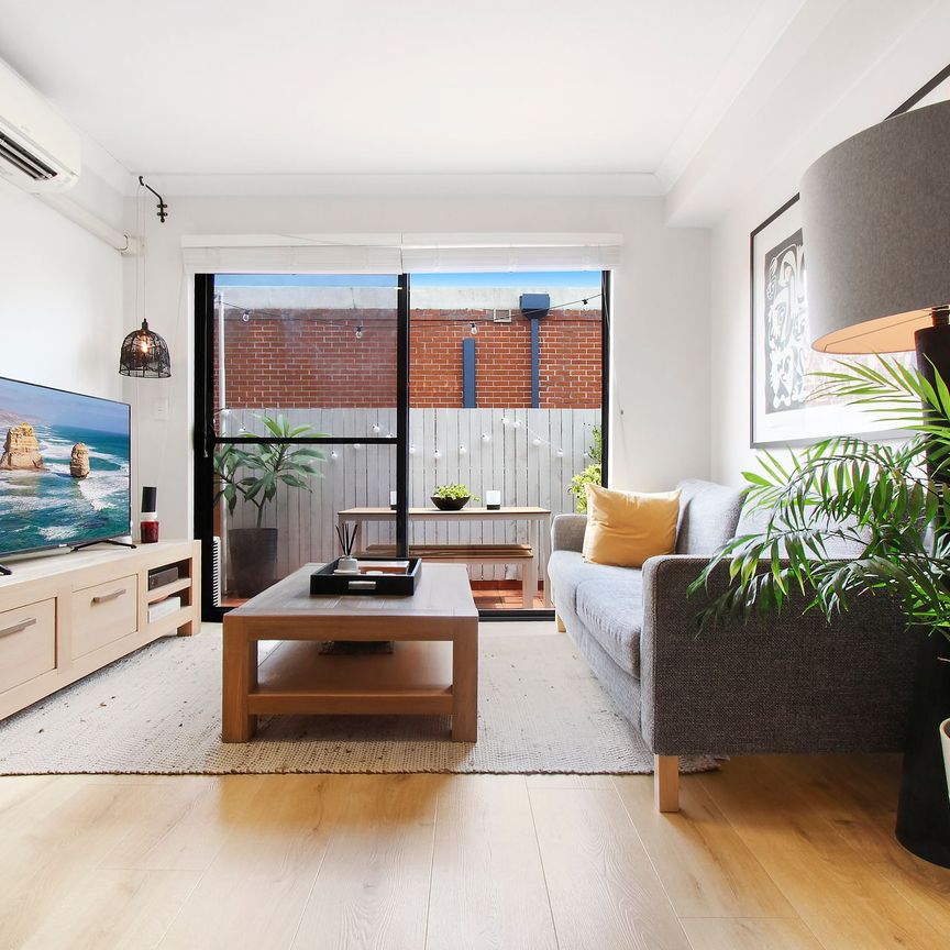 Renovated, split level, lifestyle apartment - Photo 1