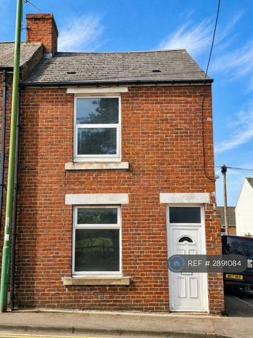 2 bedroom end of terrace house to rent - Photo 2