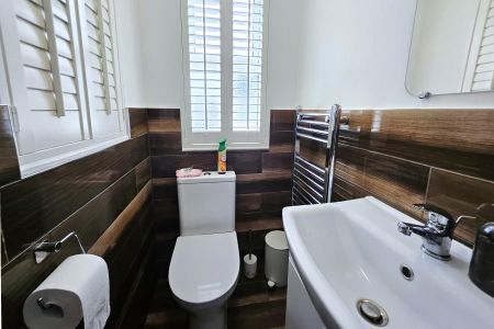 4 bedroom detached house to rent - Photo 2