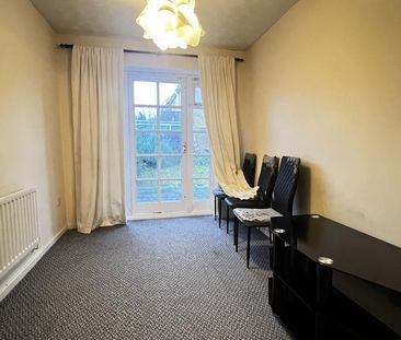 4 bedroom semi-detached house to rent - Photo 3