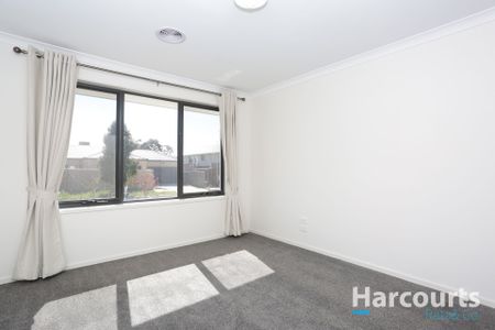 Stunning 4-Bedroom Home in Doreen - Photo 4