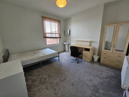 7 Bed Student Accommodation - Photo 5