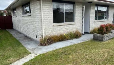 Very Tidy Two Bed Town House - Photo 5