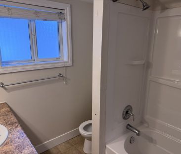 FREE RENT! West Kelowna Pet Friendly 2 bedroom Duplex with Storage - Photo 6