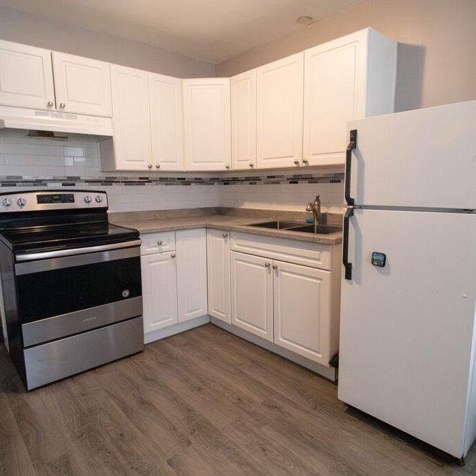 COZY BACHELOR APARTMENT IN THOROLD!! - Photo 1