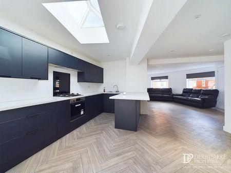 3 Bedroom Terraced House - Photo 4