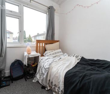 4 bedroom end of terrace house to rent - Photo 5