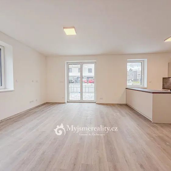 Pronájem novostavby bytu s terasou 2+kk 52 m - Fotografie 1