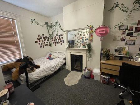 6 bedroom townhouse to rent - Photo 2