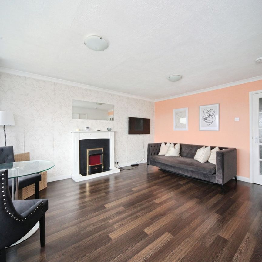 2 Bed Maisonette, Porlock Drive, LU2 - Photo 1