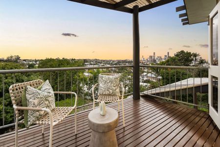 Elevated Home with Spectacular Views in Prime Auchenflower Location. - Photo 4