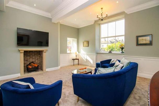 Heath, Wakefield, WF1 - Photo 1