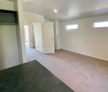 Spacious Townhouse | Temporary Reduced Rent! - Photo 5
