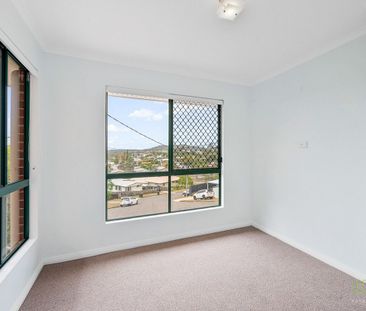 TIDY THREE BEDROOM DUPLEX + STUDY/4TH BEDROOM - Photo 6