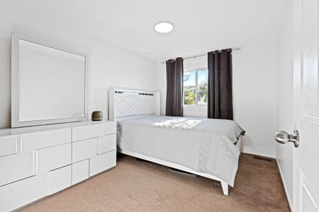 For Lease - 498 Sandhamn Private, Hunt Club - South Keys and Area, Ontario - Photo 2