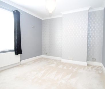3 bedroom semi-detached house to rent - Photo 6