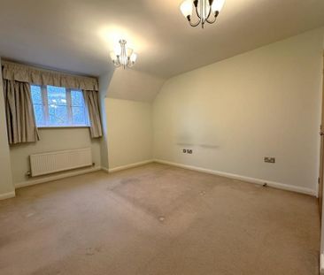 3 Bedroom Mews To Let - Photo 2