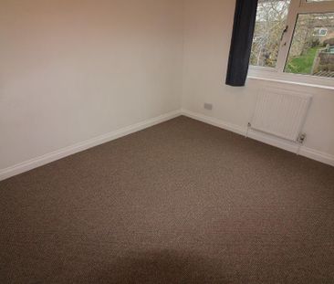 3 bedroom end of terrace house to rent - Photo 2