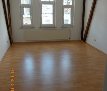 Günstige sanierte 4-Raum-Whg., Laminatboden, Wanne, Gäste-WC - Foto 1