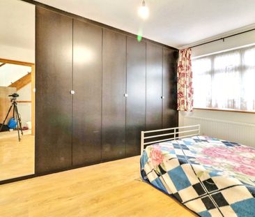 Loretto Gardens, Harrow, HA3 - Photo 3