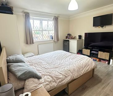 6 bedroom house to rent Wardown Crescent, Luton, Bedfordshire, LU2 - Photo 4