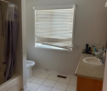 For Lease - 35 Binder Twine( upper floor) Trail, Brampton, Ontario - Photo 5