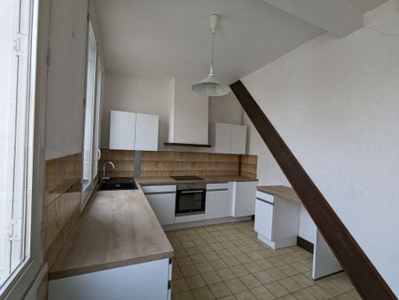 Location Appartement 4 pièces 82m² ISSOUDUN 36100 - Photo 3