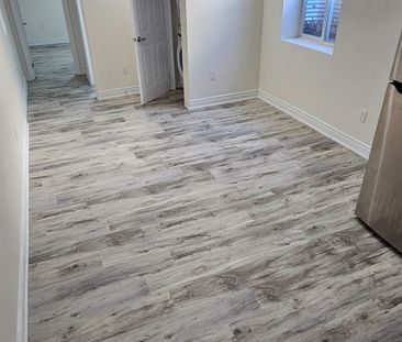 For Lease - 5439 Cornwall Crescent, Burlington, Ontario - Photo 2