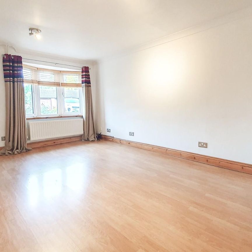 Willowmead, Hertford - Photo 1