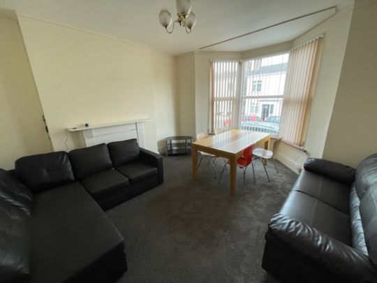 8 Bed Student Accommodation - Photo 1