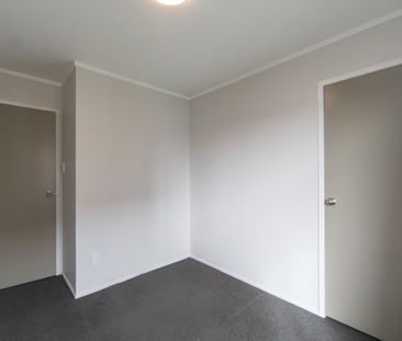 Charming 2-Bedroom Apartment in Hamilton - Photo 3