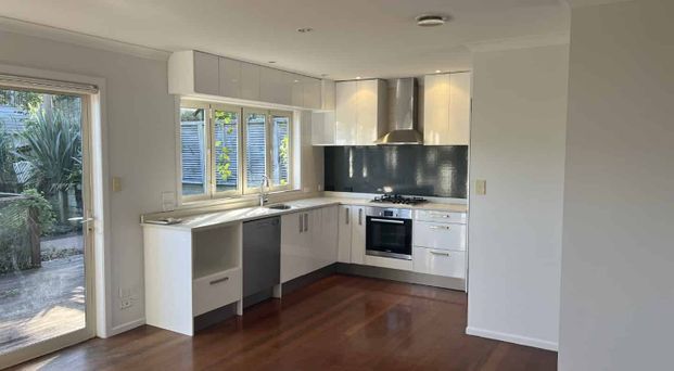 Short walk to the beach, move in before Summer. - Photo 1