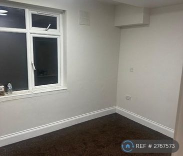 4 bedroom semi-detached house to rent - Photo 5