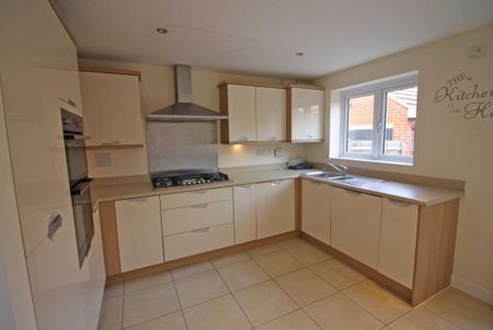 3 bedroom semi-detached house to rent - Photo 4