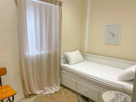 Wow! What a location and what a charming cottage, so close to everything! - Photo 5