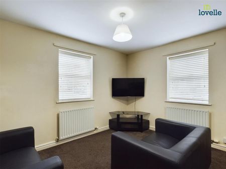 4 bedroom semi-detached house to rent - Photo 2
