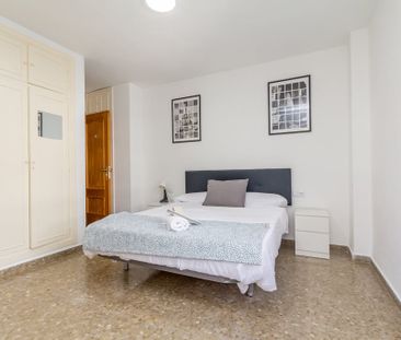 Calle Fernández Alarcón, Málaga, Andalusia 29007 - Photo 4