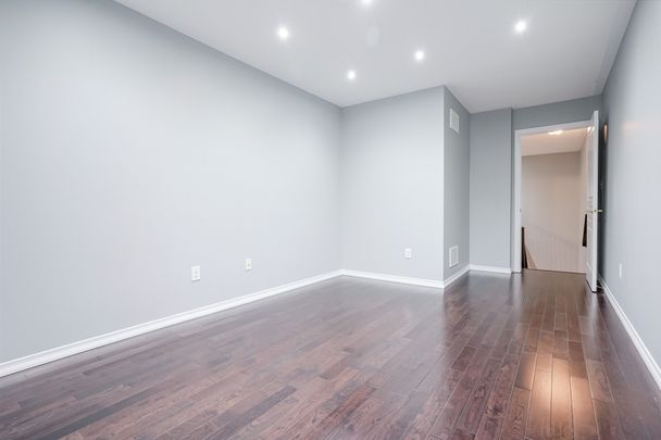 For Lease - 3057 Janice Drive, Oakville, Ontario - Photo 1